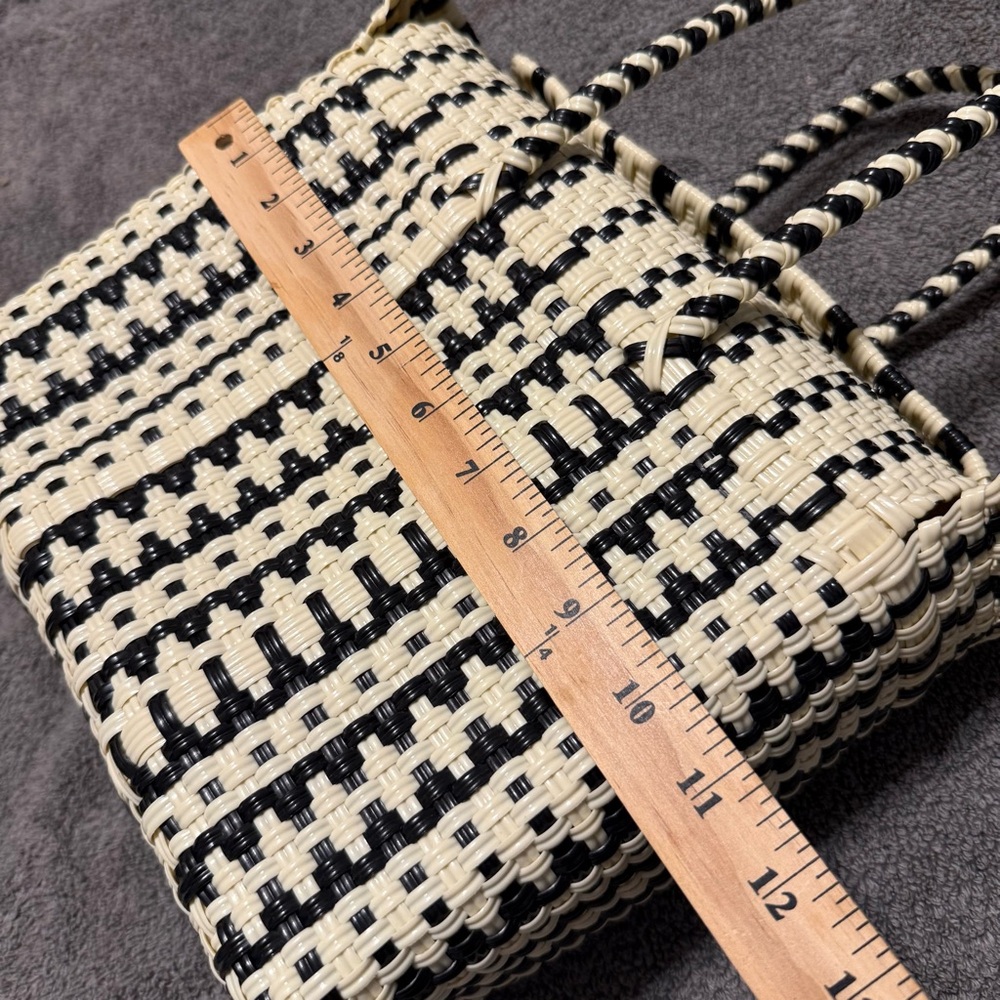 New Handwoven plastic bag, magnetic clasp, waterproof and hand washable,Chic! - Picture 9 of 10